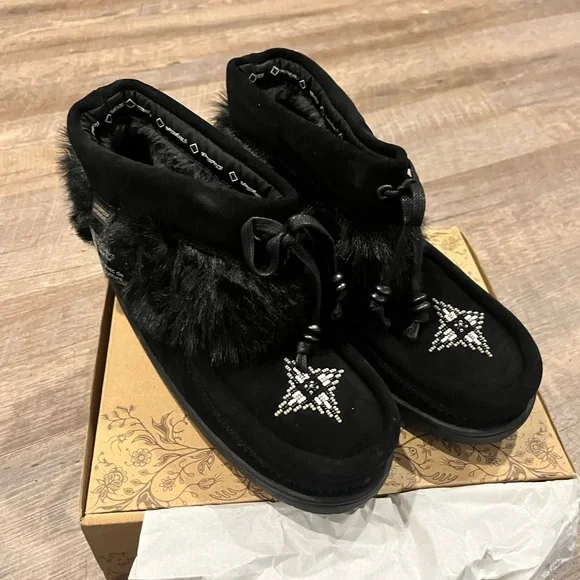 Manitobah Mukluks Women’s Ankle Boots & Booties - Natural/Tan - Picture 4 of 8